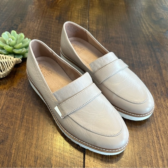 Naturalizer | Adiline Leather Loafers, Warm Tan - Picture 3 of 10